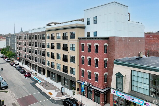 The Luna Flats