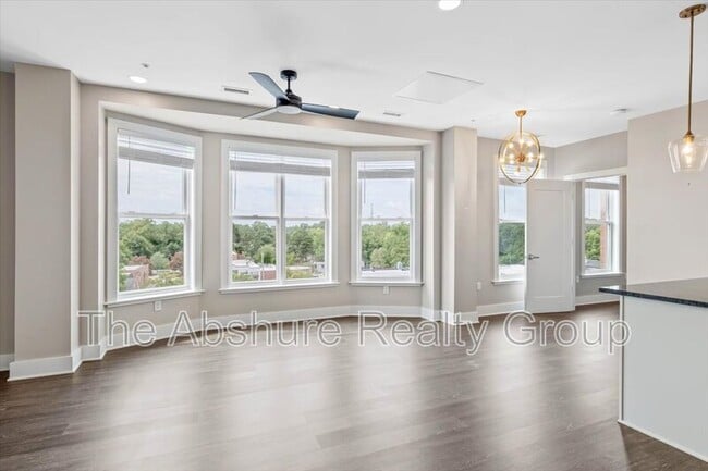 Photo - 145 S Main St