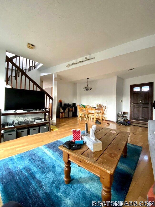 Building Photo - 89 Sheridan St Unit 1