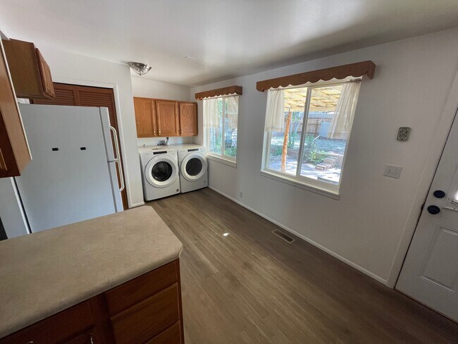 Photo - 377 Tusher St