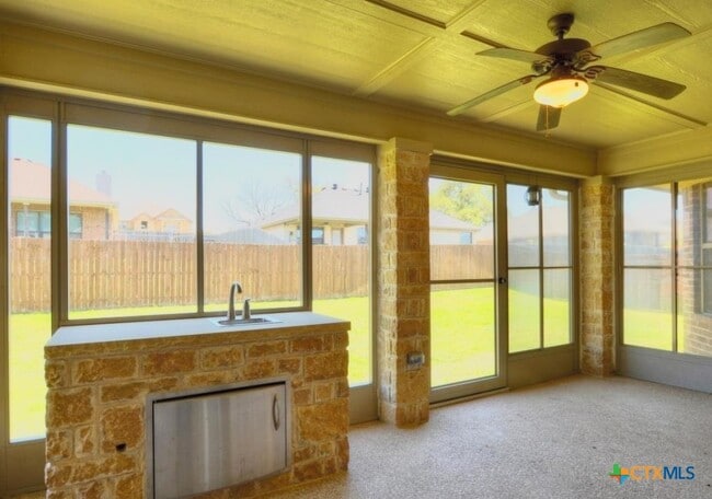 Photo - 1906 Deer Field Way