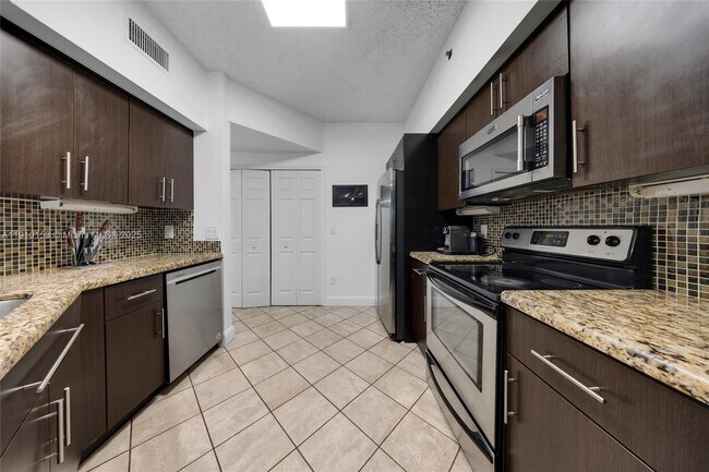 Photo - 3245 NE 184th St Unidad 13101