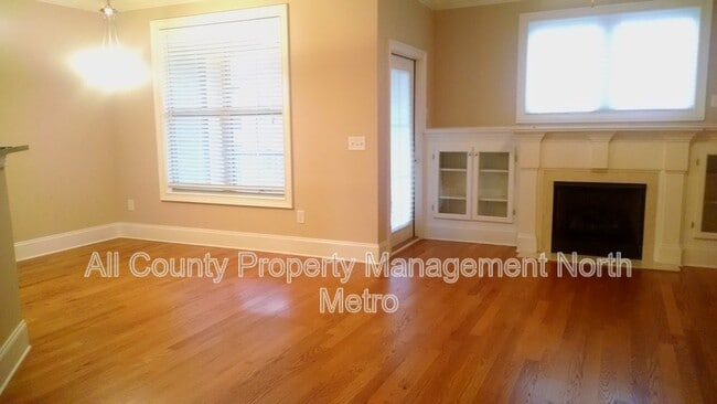 Photo - 6465 Chariot St