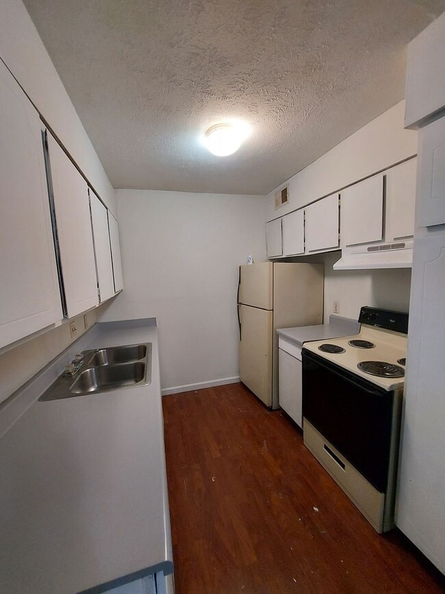 Photo - Conveniently Located Affordable Condo For Rent