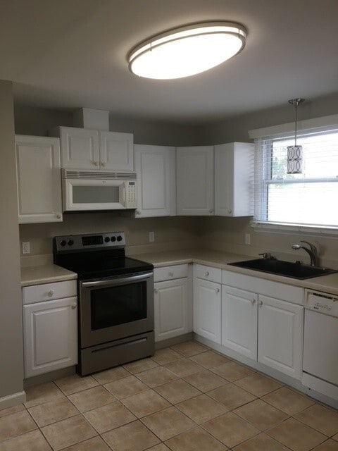 Kitchen - 2018 Lebanon Pike Unit A