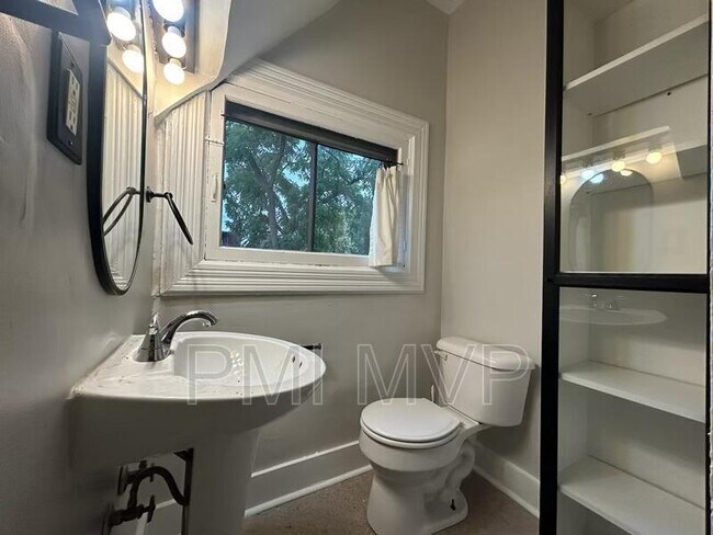 Photo - 217 W Hubbard Ave Unit 3