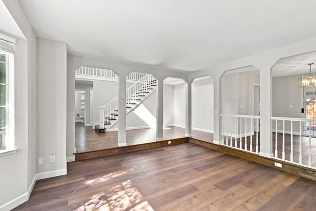 Photo - 749 Glenborough Dr
