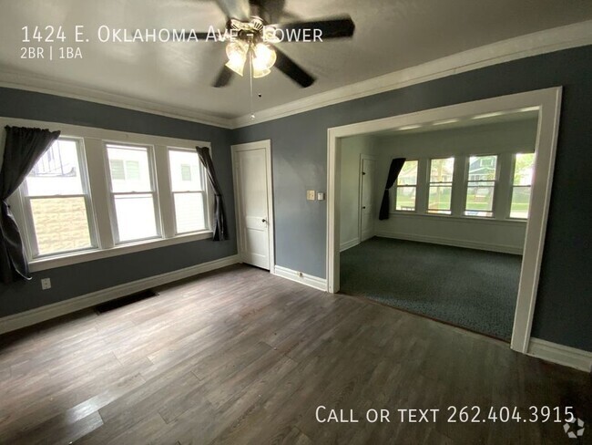 Building Photo - Recently Updated 2 Bedroom Lower Duplex Unit Lower Rental