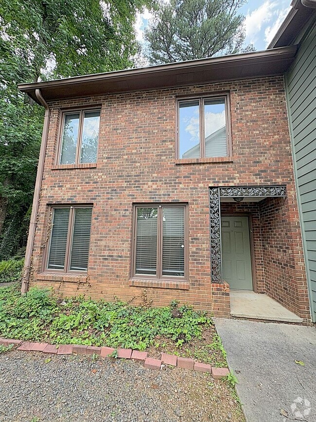 Building Photo - 2528 Vail Ave Unit 2528-C Rental