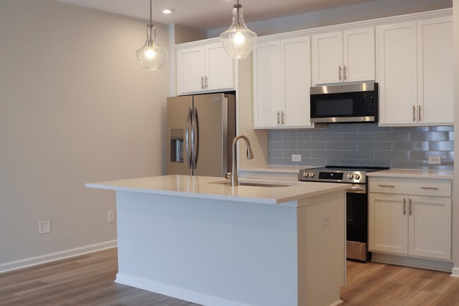 Photo - 495 Crown Dr