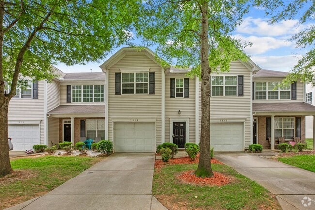 Building Photo - Three Bedroom Townhome in sought-after Mat...