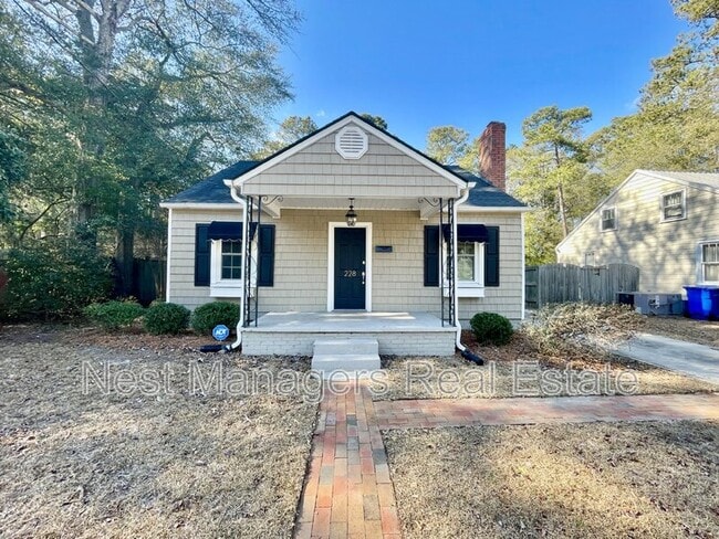 Building Photo - 228 Pinecrest Dr