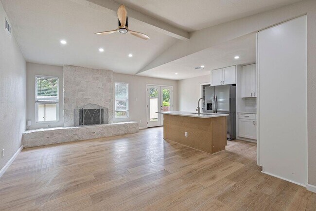Photo - 1204 Spearson Ln