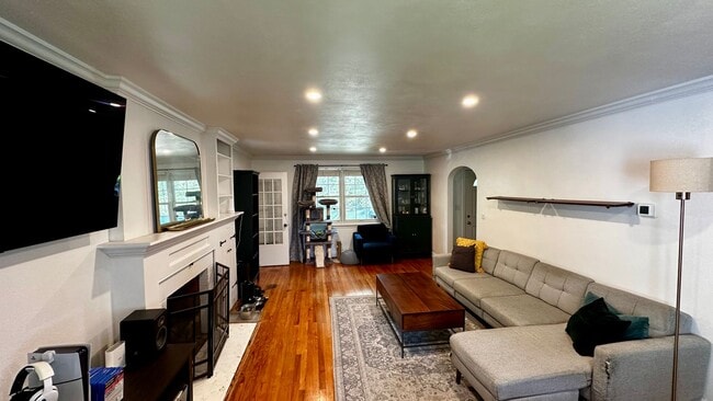 Photo - Larchmont
