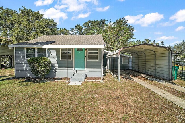 Building Photo - This charming 3-bedroom, 2-bathroom  Eustis Rental