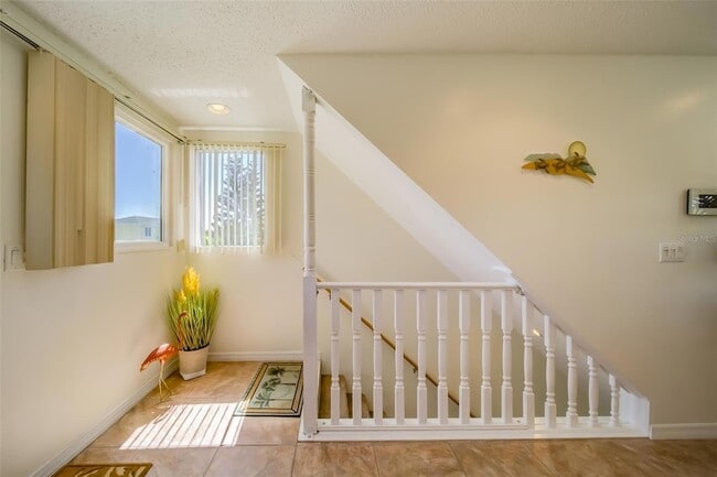 Photo - 18111 1st St E