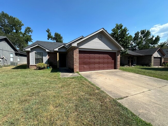 Welcome to this charming 3-bedroom, 2-bath... - Welcome to this charming 3-bedroom, 2-bath... Casa