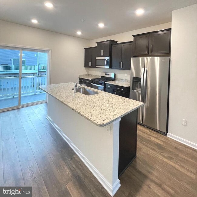 Photo - 2709 Princess Victoria Way