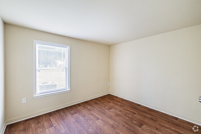 2BA, 1BA - 735SF - Bedroom
