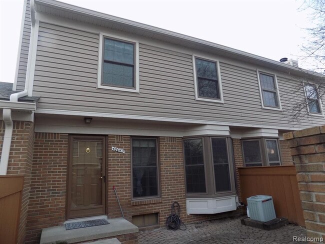 Building Photo - 40043 Crosswinds Rd