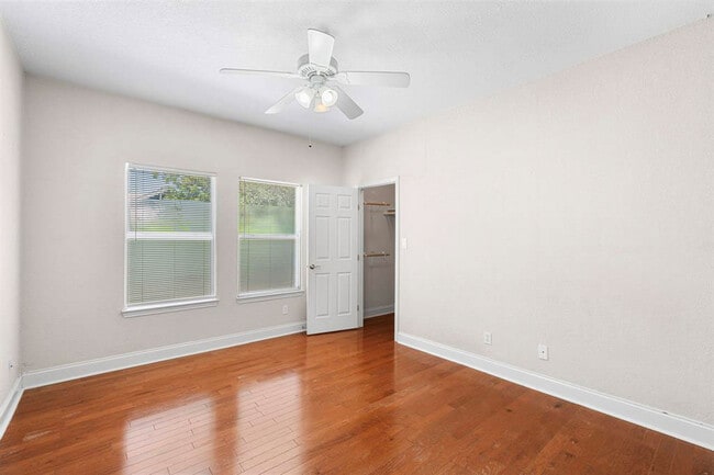 Photo - 716 W 35th St