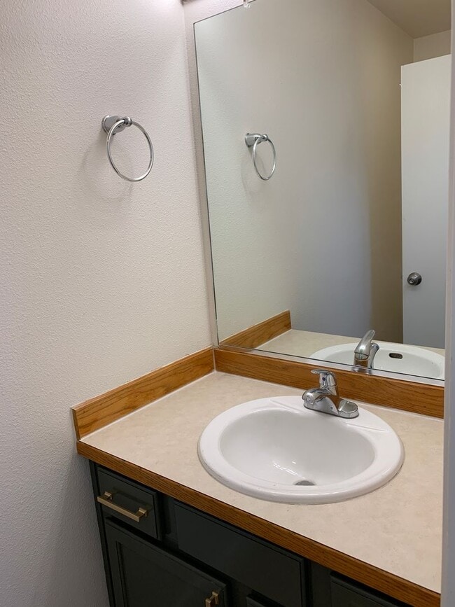 Photo - AVAILABLE NOW!! East side - 3 Bdrm, 1.5 Bath Unit ERTL - 8160 Williwa Ave