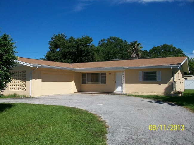 Building Photo - 3/2 Home Centrally located in Sarasota