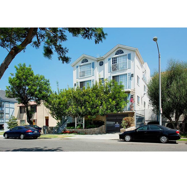 Lido Apartments - 3750 Bagley Ave