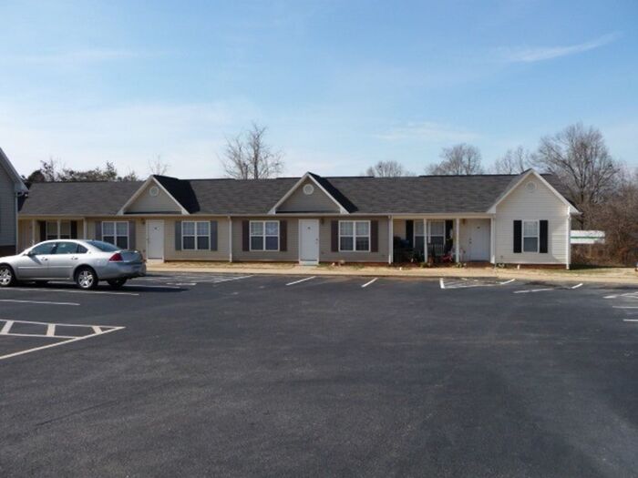 2BD/1BA Unit at The Squires in Newton, NC - 2BD/1BA Condo Unit at The Squires in Newton, NC Unit e1