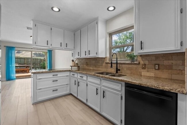 Photo - 1626 Lake Bluff Dr