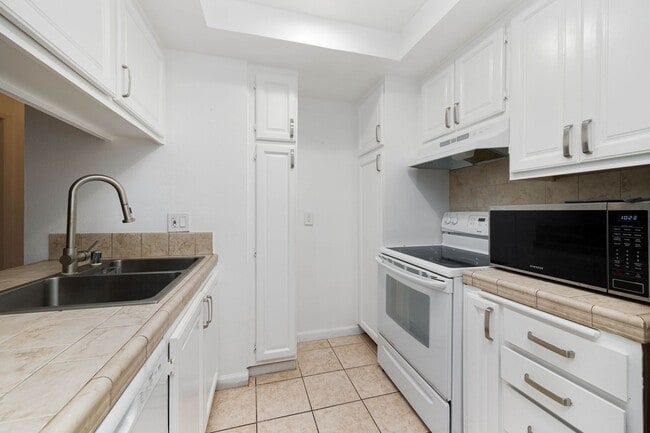 Photo - 178 Fourth Ave Unit 11 Unidad 11