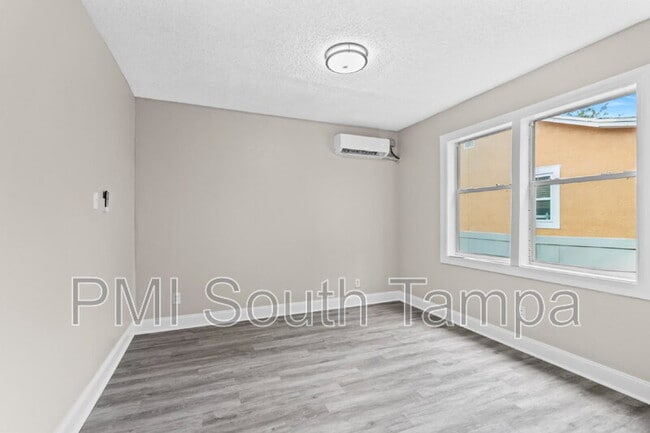 Photo - 2135 W St Louis St