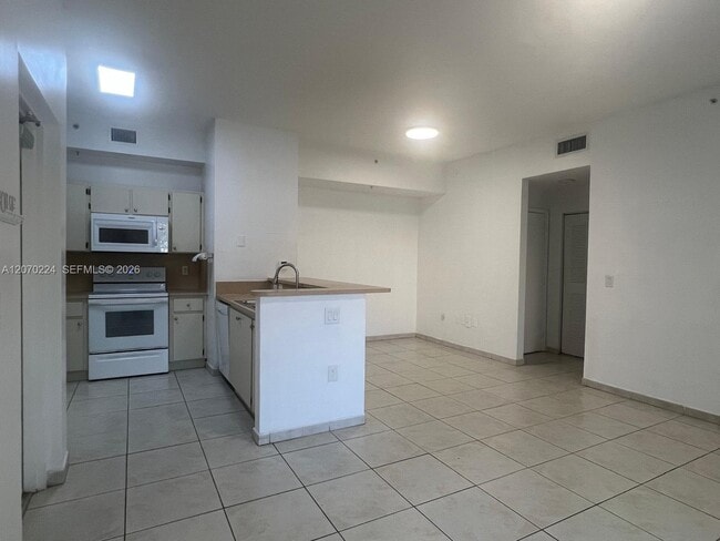 Building Photo - 7320 NW 114th Ave Unit 107