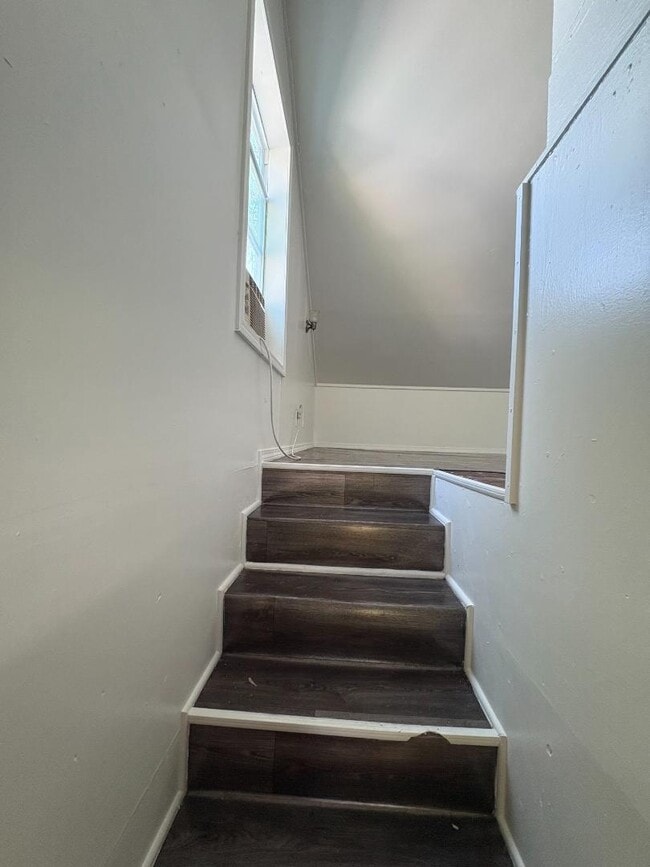 Photo - 1439 S Oak Ave