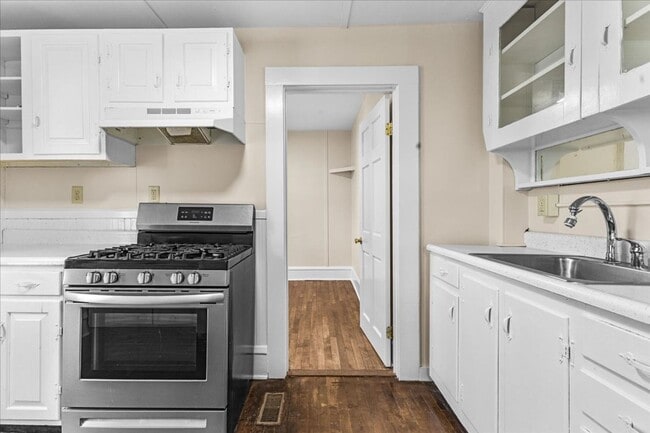 50-52-52 Howard St Unit 52B Howard St