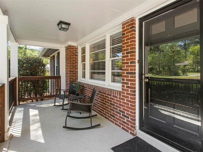 Photo - 1572 Berkeley Ln NE