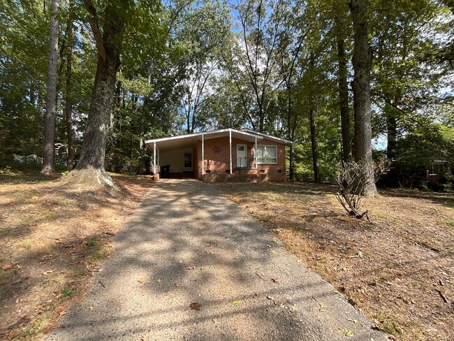 Photo - Reduced to $1550/mo! N Central Greensboro ... House