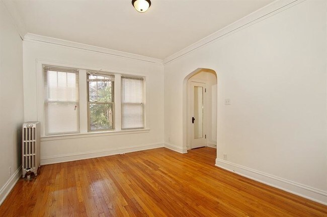 Photo - 7915-19 S Hermitage Ave