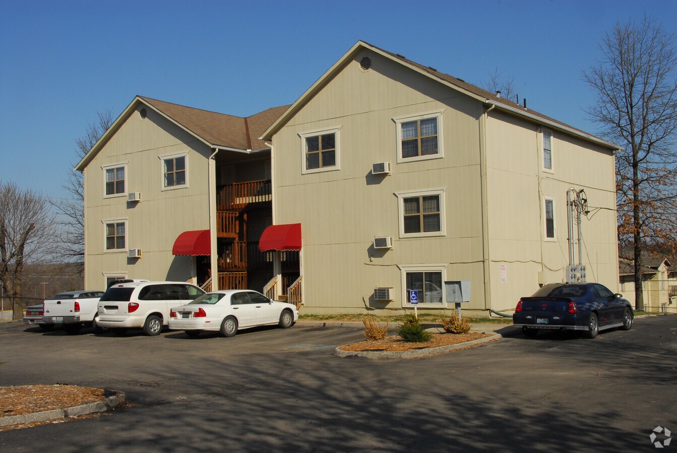 Plaza Square Apartments - Plaza Square Apartments