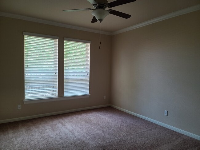 Photo - 218 Simmons Dr