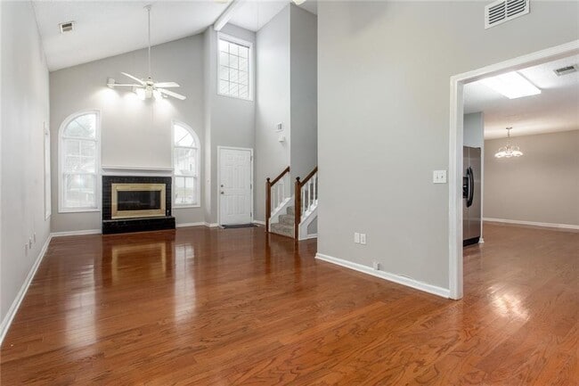 Photo - 430 Auldon Ct SE