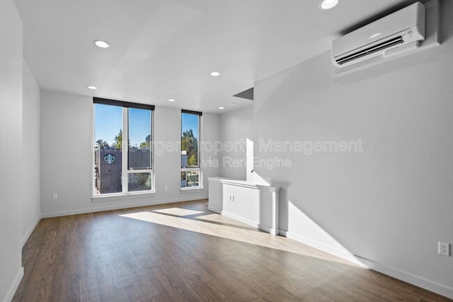 Photo - 1860 N Hamilton St