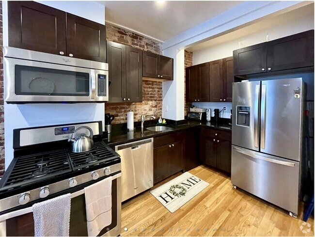 Building Photo - 325 Western Ave Unit 3 Rental
