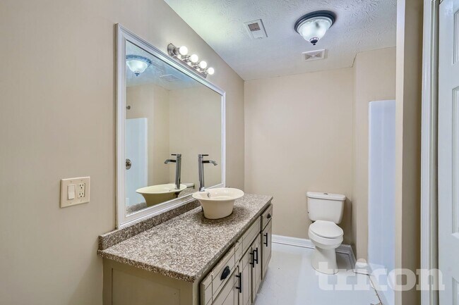Photo - 590 Clubland Cir SE