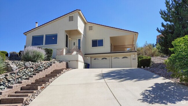 Building Photo - Home with amazing views