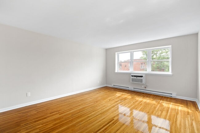 20 W Church St