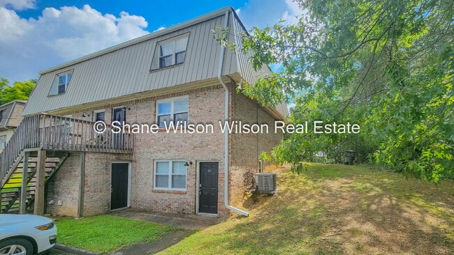 Building Photo - Cute little 1 BR / 1 BA apartment. Move in special! 1/2 off the first month's rent! Come View t... Unit 105