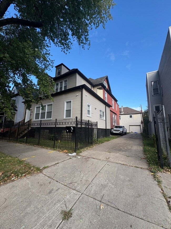 Building Photo - 432 W 61st Pl Unit 2r