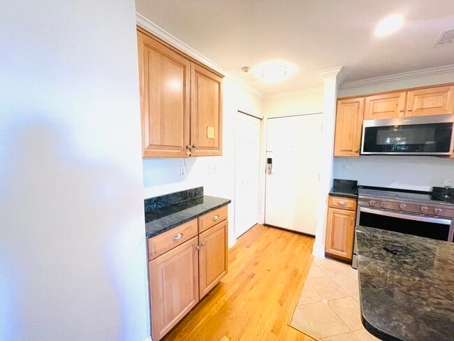 Photo - 416 Medford St Unidad C8