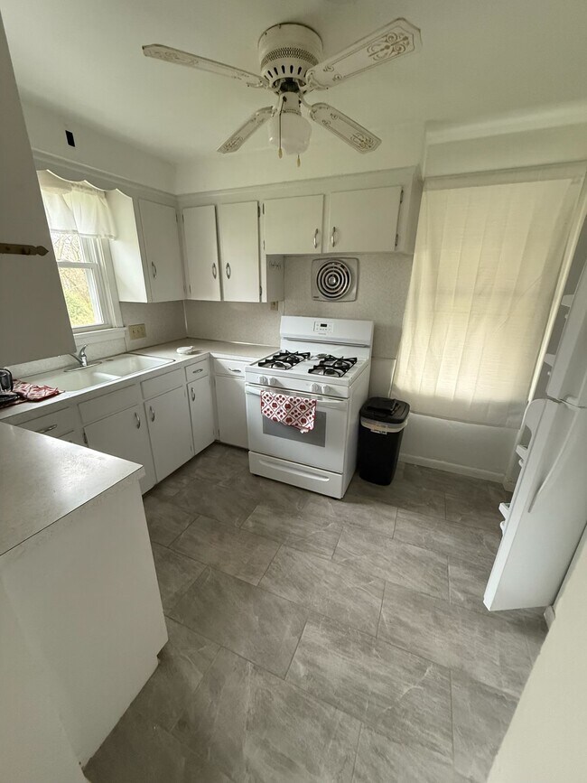 Kitchen - 7211 Pennsylvania Ave Unit Apartment in Poland Ohio